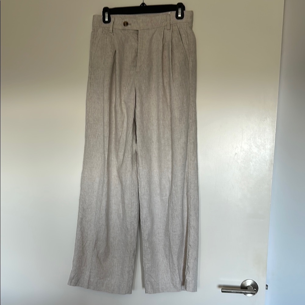 Banana Republic Women's Light beige wide-leg straight Trousers. Size 4.